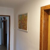 chodba-do-kuchynky-socialky-a-spolecenske-mistnosti-a-loznic-v-dome-8bf9-